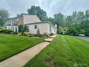 143 Archery Ct in Old Bridge, NJ - Building Photo - Building Photo