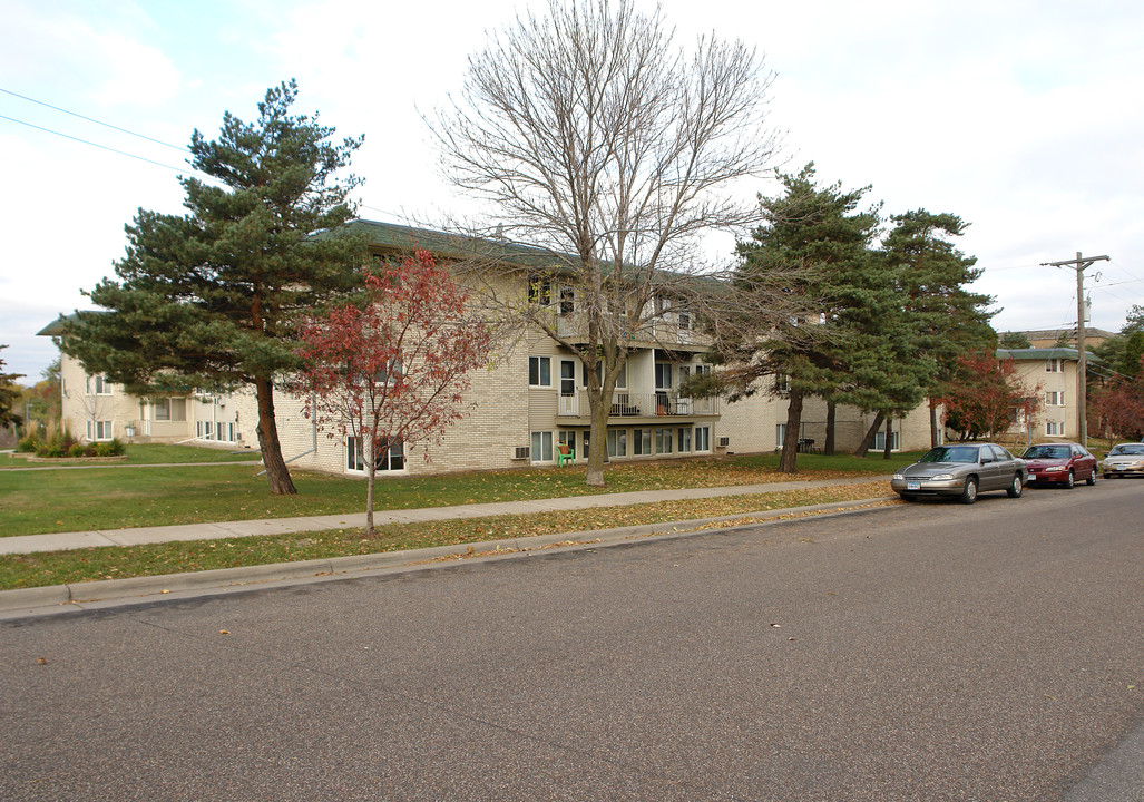 Hudson Gardens Apartments in St. Paul, MN - Building Photo