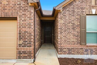 8005 Crystalbrook W in Austin, TX - Building Photo - Building Photo