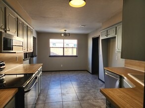 1109 S Bouziden Dr in Moore, OK - Building Photo - Building Photo