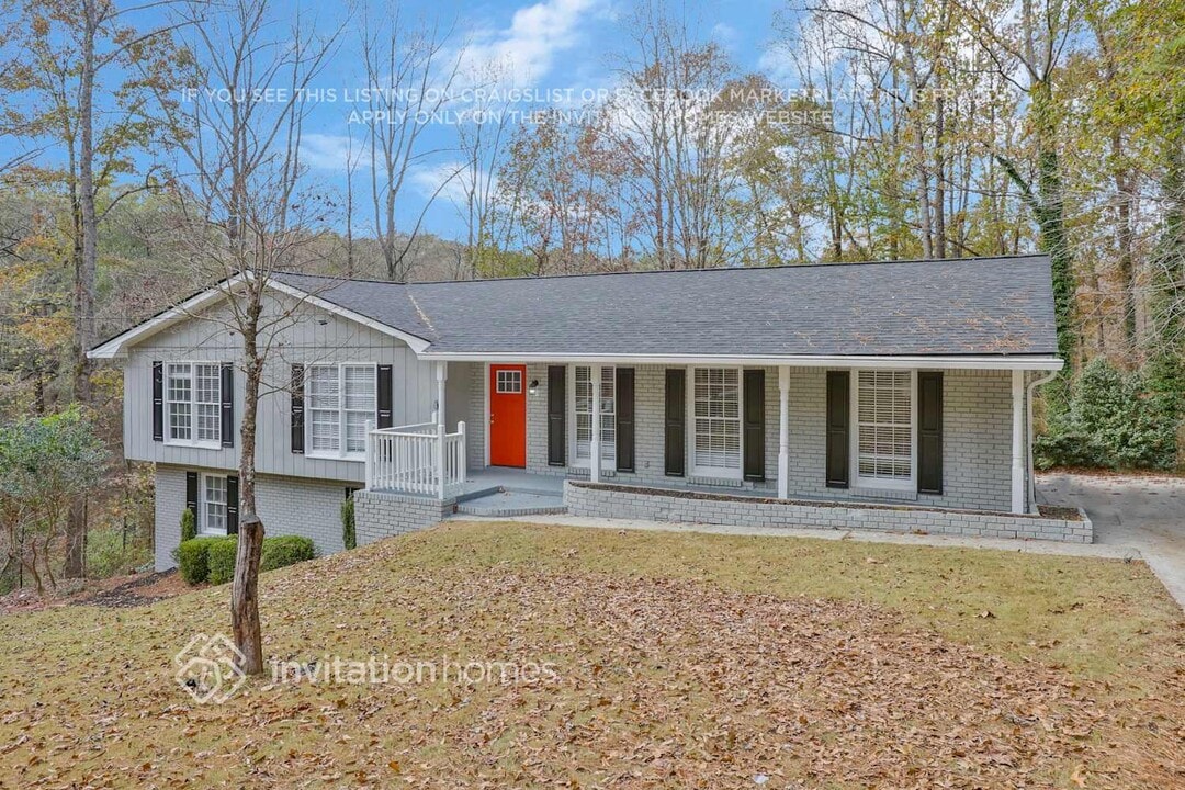 3325 Kingfisher Dr in Decatur, GA - Building Photo