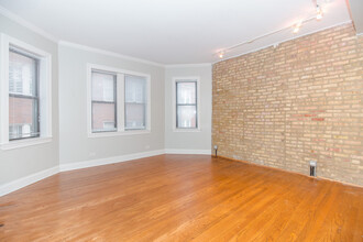 624 W Roscoe St, Unit 2D in Chicago, IL - Building Photo - Building Photo