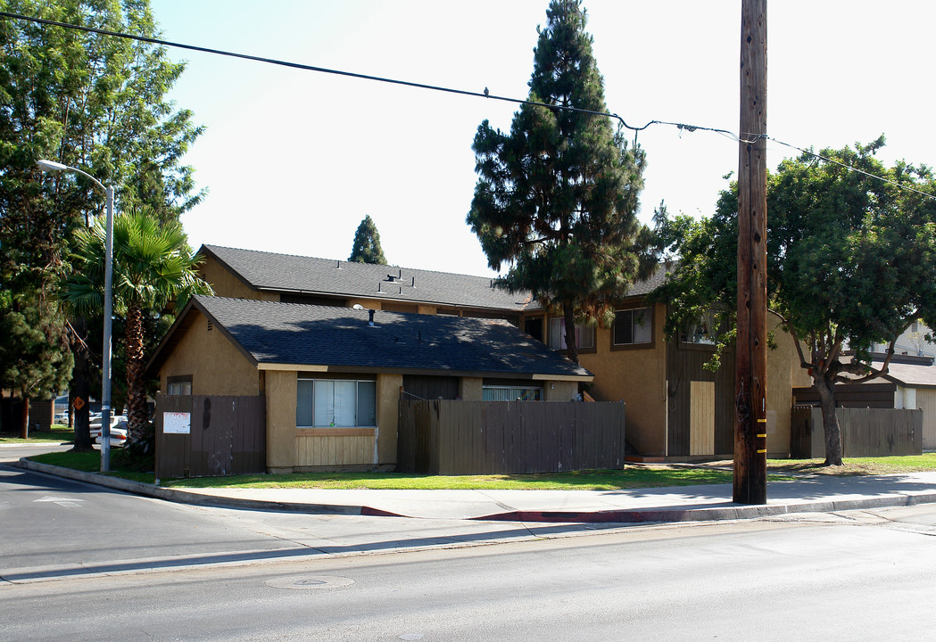 1023 W Central Ave in Santa Ana, CA - Building Photo