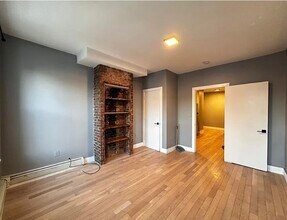 335 Whiton St in Jersey City, NJ - Building Photo - Building Photo