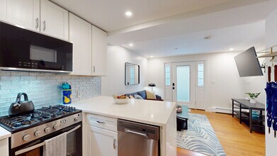 36 Montgomery St in Cambridge, MA - Building Photo - Building Photo