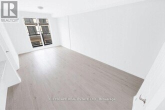 626 Rexdale Blvd in Toronto, ON - Building Photo - Building Photo