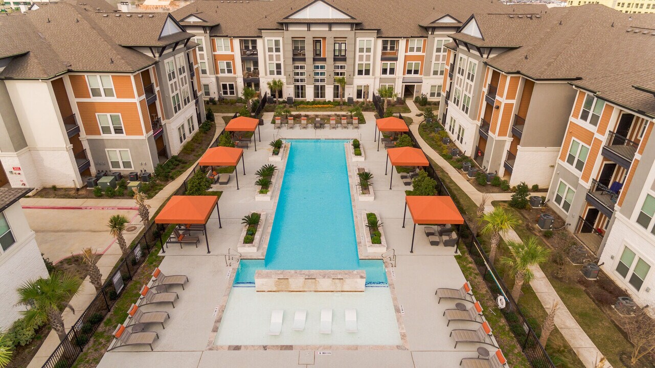 Regalia Bella Terra in Katy, TX - Foto de edificio