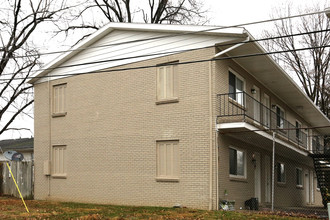 Peyton Place Apartments in Evansville, IN - Building Photo - Building Photo