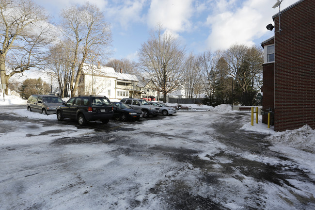 Westbrook Terrace Apartments in Westbrook, ME - Foto de edificio - Building Photo