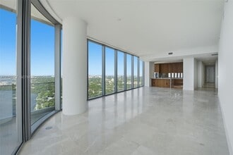 175 SE 25th Rd in Miami, FL - Foto de edificio - Building Photo