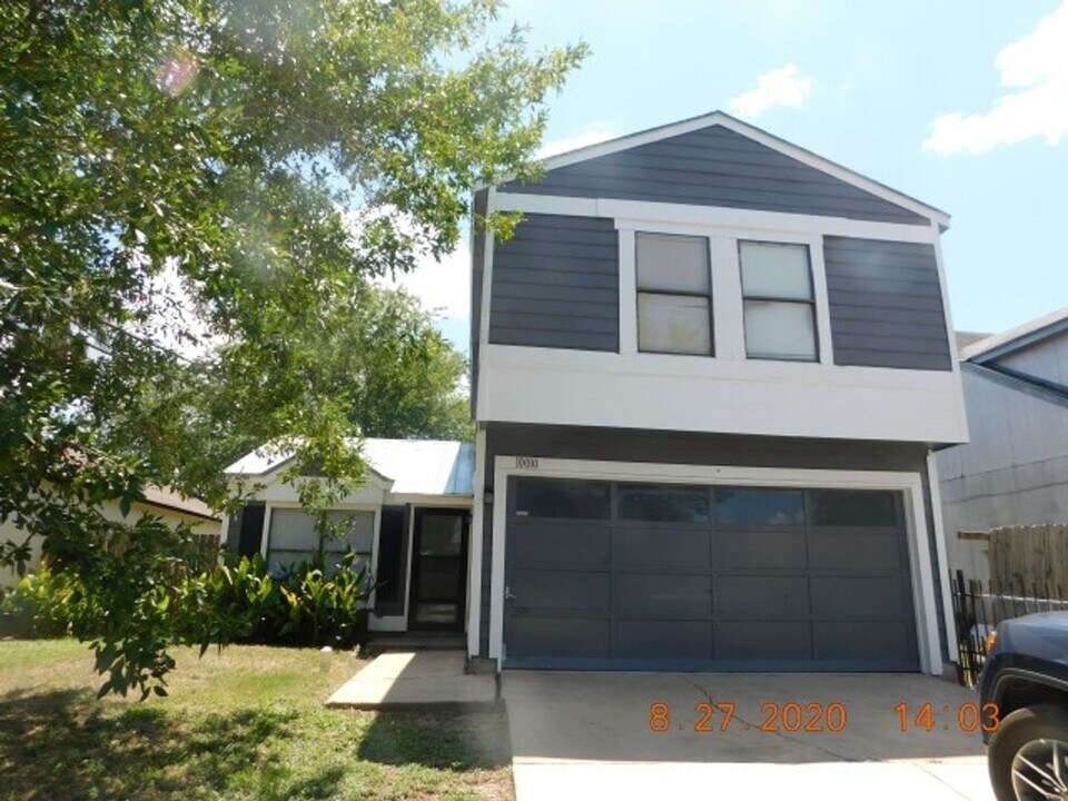 10010 Amber Field Dr in San Antonio, TX - Building Photo