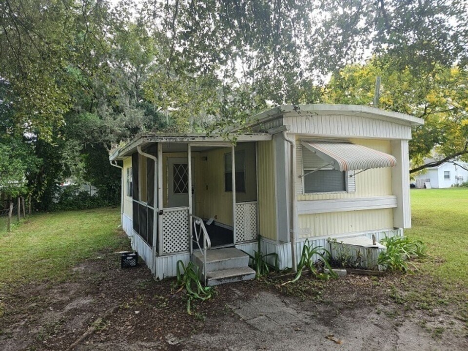 38723 Charles Ave in Zephyrhills, FL - Building Photo