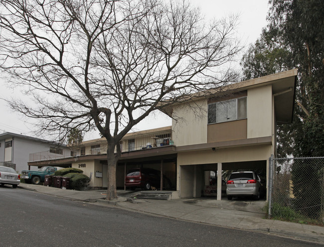 2400 34th Ave in Oakland, CA - Building Photo - Building Photo