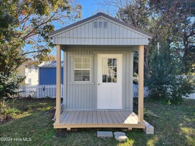 217 S Walnut St in Swansboro, NC - Foto de edificio - Building Photo