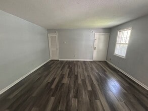 715 Montague Rd in Columbia, SC - Foto de edificio - Building Photo