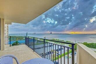 5460 N Ocean Dr, Unit 7C in Riviera Beach, FL - Building Photo - Building Photo