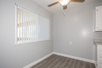 Pacific Garden Apartments in Santa Rosa, CA - Building Photo - Interior Photo