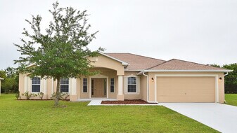 12 Lamar Ln in Palm Coast, FL - Building Photo