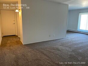 721 W Clark Rd in Ypsilanti, MI - Building Photo - Building Photo