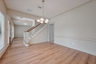 2727 Raintree Dr in Sugar Land, TX - Building Photo - Building Photo