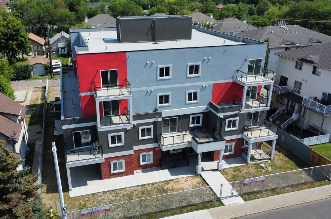 NAIT House in Edmonton, AB - Building Photo