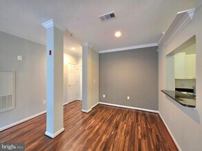 4560 Strutfield Ln in Alexandria, VA - Foto de edificio - Building Photo