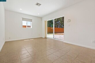 25 Bates Blvd in Orinda, CA - Foto de edificio - Building Photo