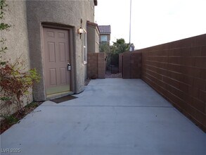 9279 Sterling Hill Ave in Las Vegas, NV - Building Photo - Building Photo