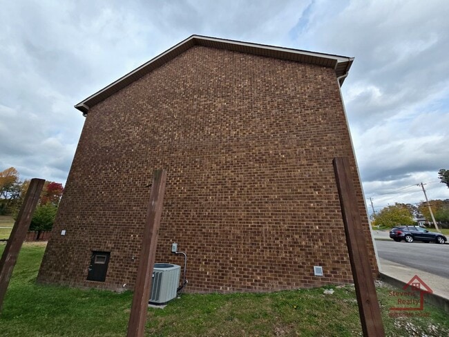 1090 N Washington Ave in Cookeville, TN - Building Photo - Building Photo