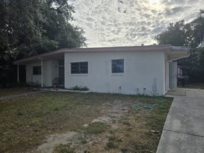 22259 Belinda Ave in Port Charlotte, FL - Foto de edificio - Building Photo