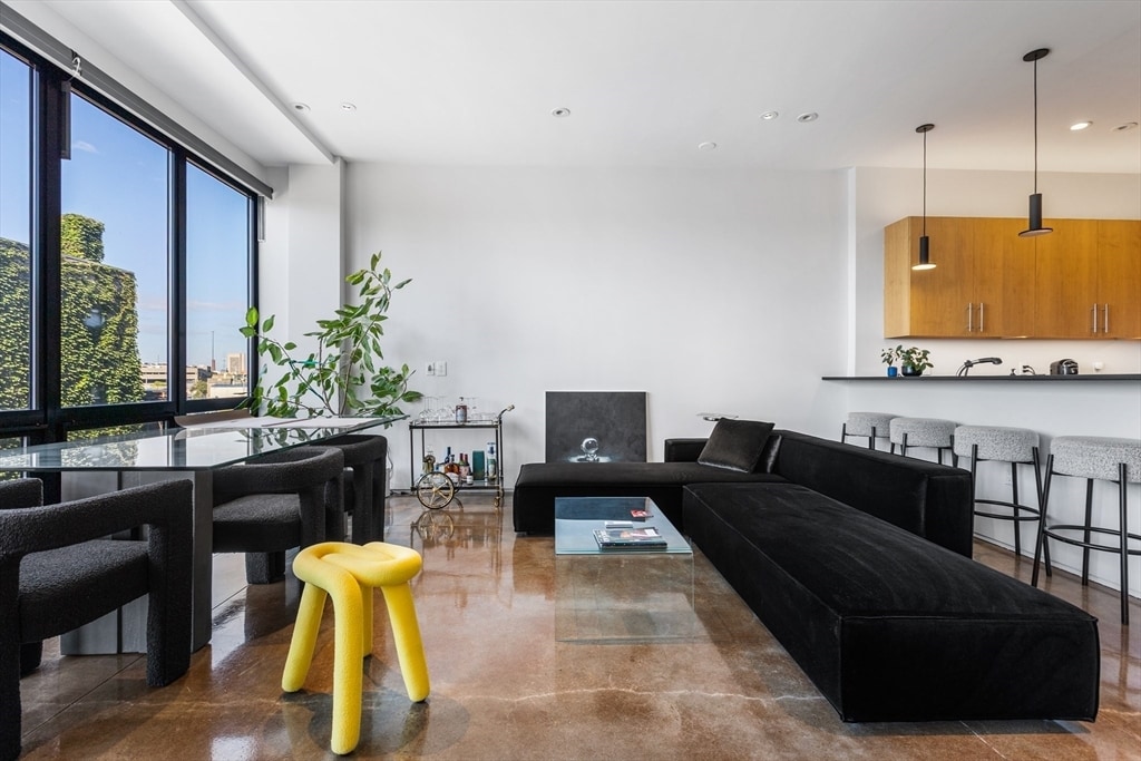 37 A St, Unit 3B in Boston, MA - Building Photo