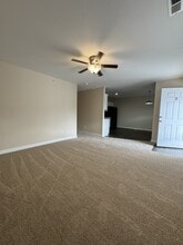 1154 Cross Creek Cir in Greenville, NC - Building Photo - Building Photo