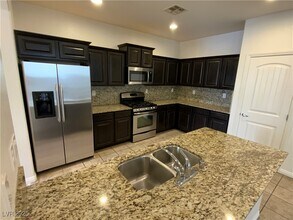 11064 Mt Pendleton St in Las Vegas, NV - Foto de edificio - Building Photo