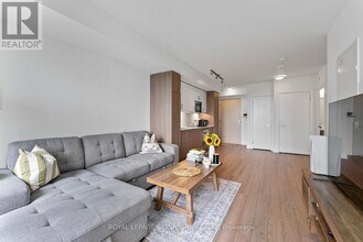 77 Mutual St in Toronto, ON - Building Photo - Building Photo