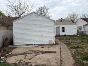1604 S Kneer Ave in Peoria, IL - Foto de edificio - Building Photo