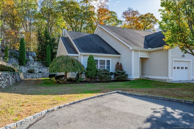 101 Church Rd in Southbury, CT - Building Photo - Building Photo