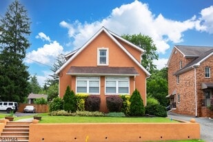 154 Roseland Ave in Caldwell, NJ - Building Photo