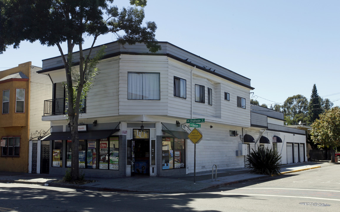 2585 Fruitvale Ave in Oakland, CA - Building Photo