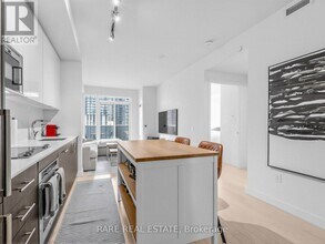 330 Richmond St W in Toronto, ON - Building Photo - Building Photo