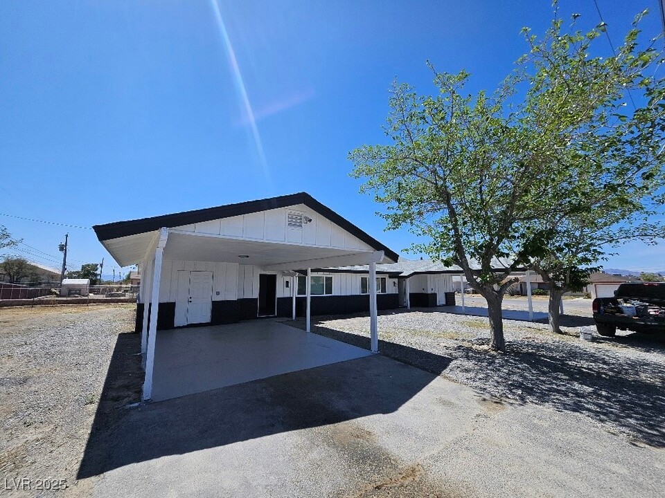 1083 E Calvada Blvd in Pahrump, NV - Building Photo