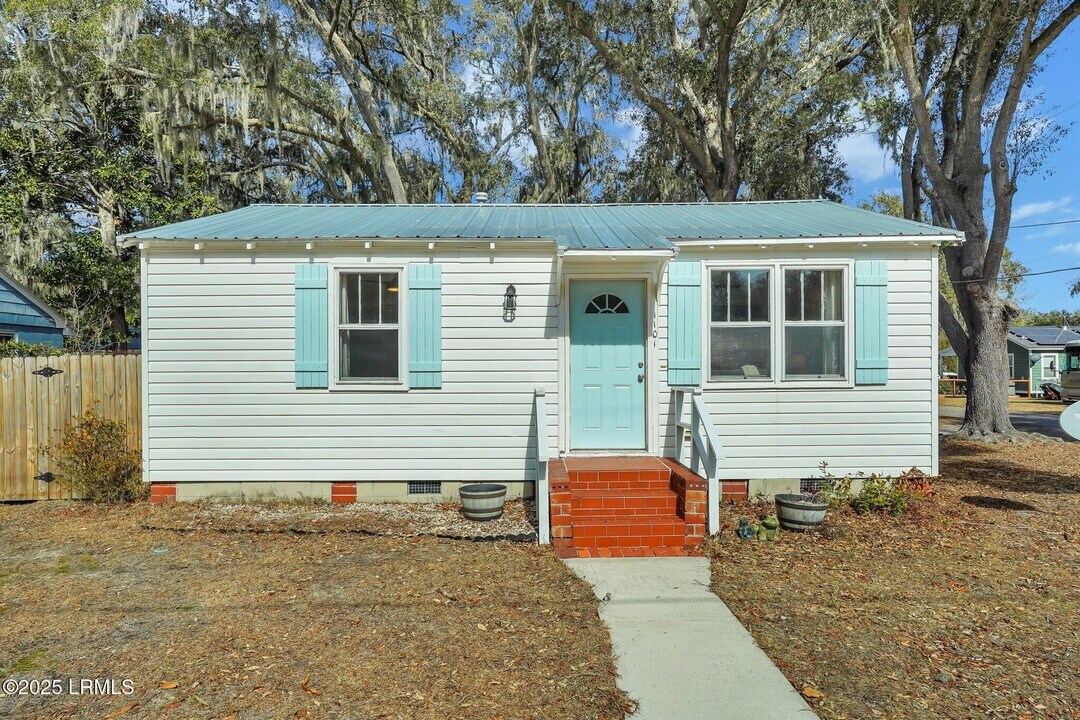 1101 Woodward Ave in Beaufort, SC - Building Photo