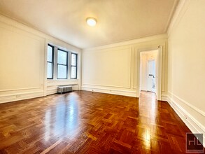 West 55th Street, Unit 7C in New York, NY - Building Photo - Building Photo