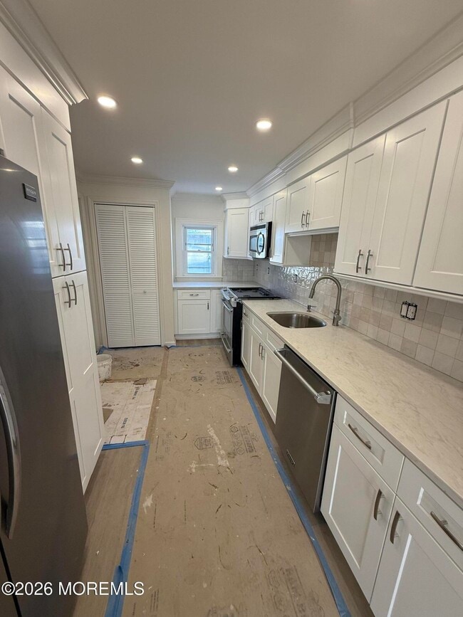 33 Weaverville Rd in Freehold, NJ - Building Photo - Building Photo