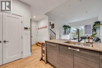 3131 Murray St in Port Moody, BC - Building Photo - Building Photo