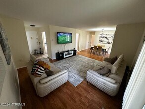 178 Amberly Dr in Englishtown, NJ - Building Photo - Building Photo