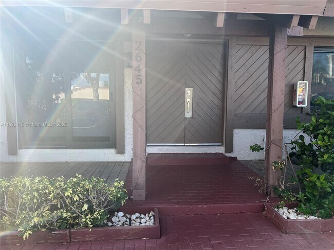 2645 Parkview Dr S in Hallandale Beach, FL - Building Photo - Building Photo
