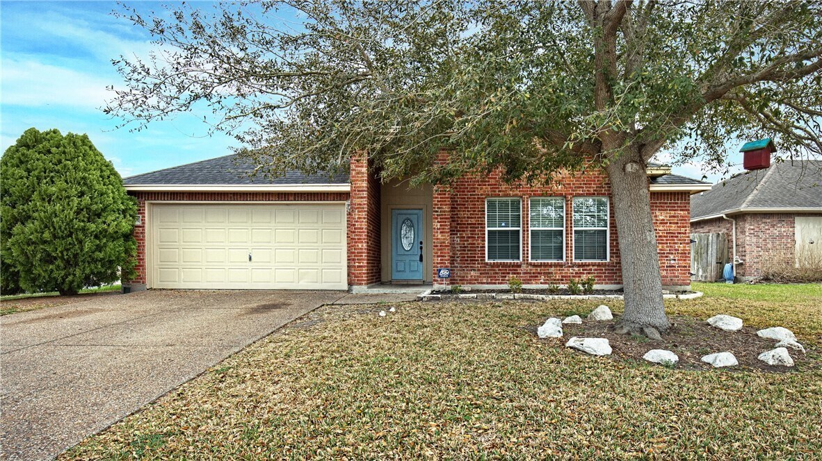 8302 Hailey Ct in Corpus Christi, TX - Building Photo