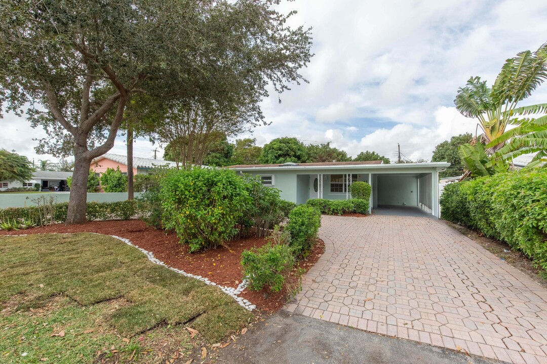 405 NE 24th Ave in Pompano Beach, FL - Building Photo