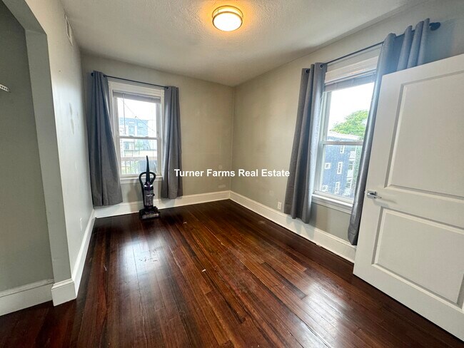 147 Boston St, Unit 2 in Boston, MA - Building Photo - Building Photo