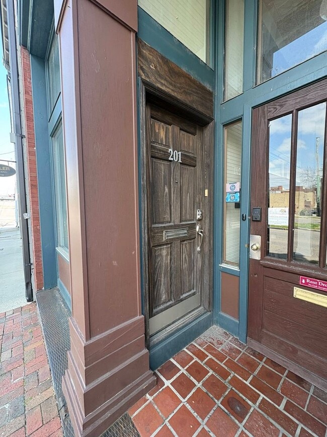 110 W Summit Hill Dr SW in Knoxville, TN - Building Photo - Building Photo